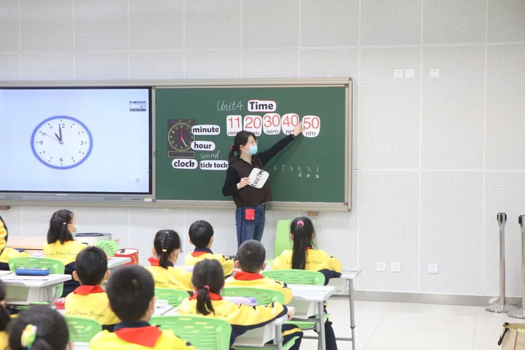 情绪消费的价值功能、潜在风险与规范引导(图1)
