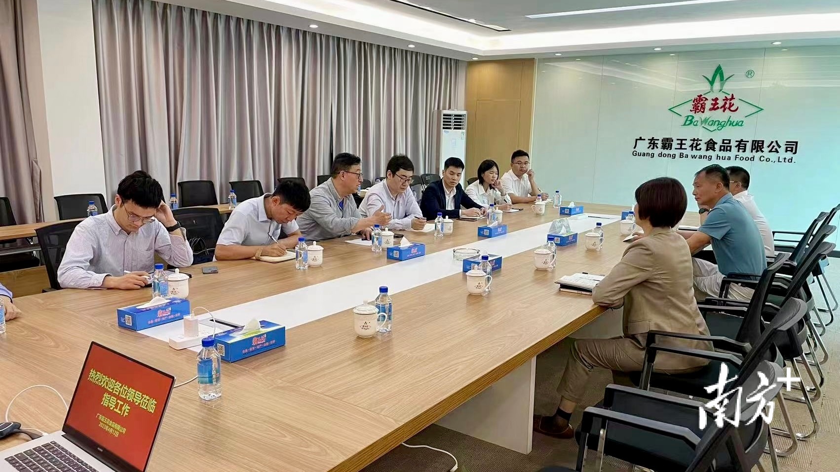 海外研选日报0813Bespoke:黄金再现超买信号历史数据显示后续回报往往偏弱(图1)